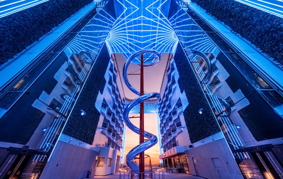 MSC World Asia World Promenade al tramonto